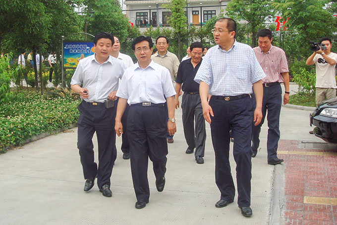 202202151351346896.jpg 02時(shí)任曾任中央書(shū)記處書(shū)記、浙江省委書(shū)記趙洪祝來(lái)村指導(dǎo)工作.jpg